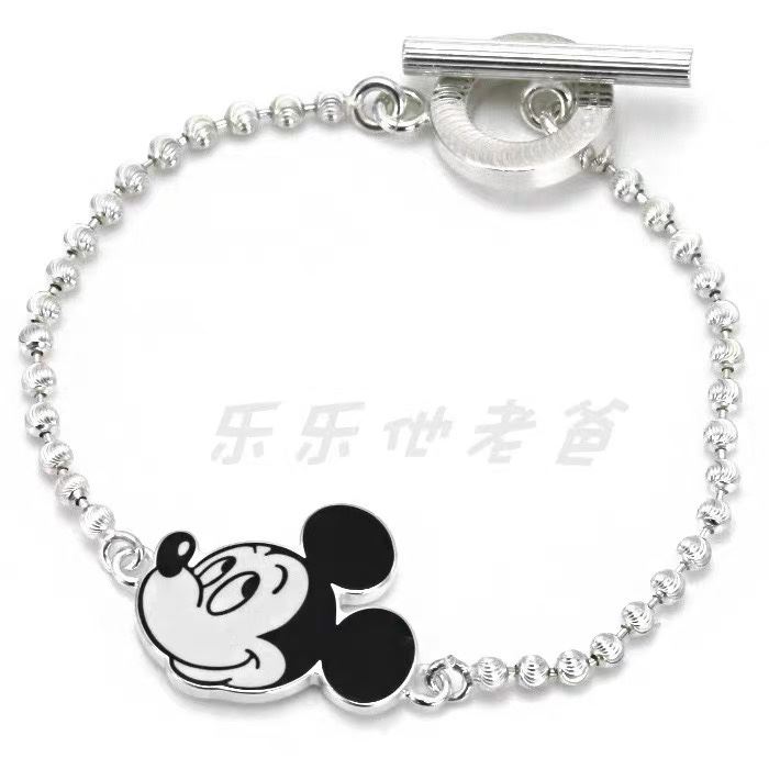 G*u*i necklaces